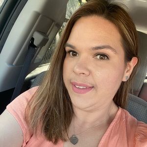 Meet your Posher, Yesenia